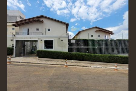 Casa à venda com 101m², 2 quartos e 2 vagas