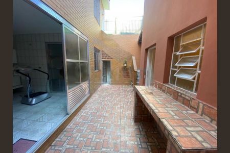 Casa à venda com 2 quartos, 178m² em Vila Campo Grande, São Paulo