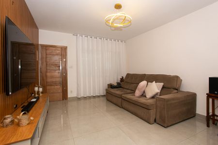 Casa para alugar com 218m², 2 quartos e 1 vaga