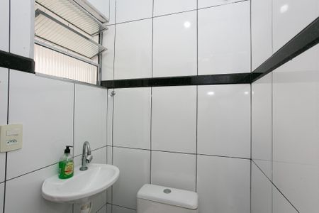 Casa para alugar com 250m², 2 quartos e 3 vagas Casa para alugar com 250m², 2 quartos e 3 vagasBanheiro de Serviço