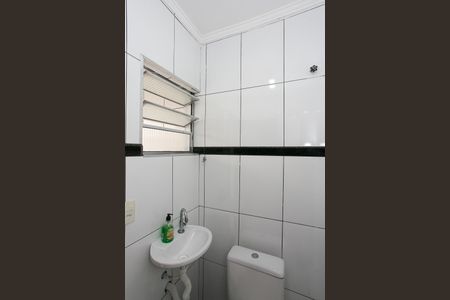 Casa para alugar com 250m², 2 quartos e 3 vagas Casa para alugar com 250m², 2 quartos e 3 vagasBanheiro de Serviço