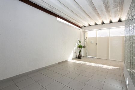 Casa para alugar com 250m², 2 quartos e 3 vagas Casa para alugar com 250m², 2 quartos e 3 vagasGaragem