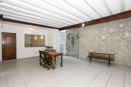 Casa para alugar com 250m², 2 quartos e 3 vagas Casa para alugar com 250m², 2 quartos e 3 vagasÁrea Externa