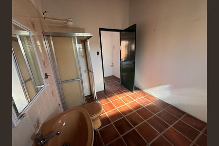 Casa para alugar com 173m², 5 quartos e 6 vagasBanheiro de serviço 