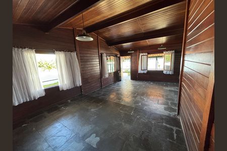 Casa para alugar com 173m², 5 quartos e 6 vagasSala