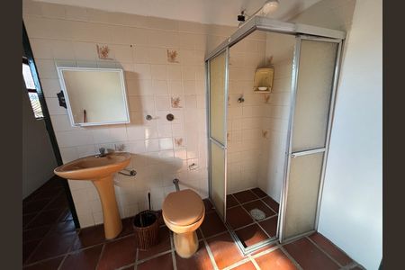 Casa para alugar com 173m², 5 quartos e 6 vagasBanheiro de serviço 