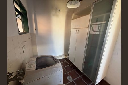 Casa para alugar com 173m², 5 quartos e 6 vagasÁrea de serviço 