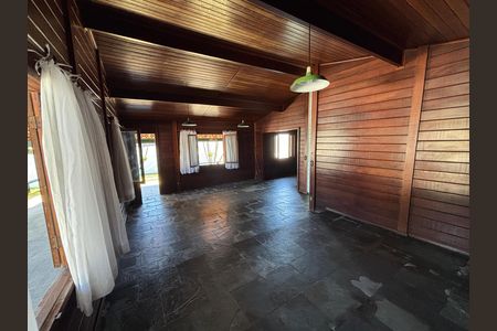Casa para alugar com 173m², 5 quartos e 6 vagasSala