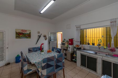 Casa à venda com 250m², 3 quartos e 4 vagas Casa à venda com 250m², 3 quartos e 4 vagasCozinha