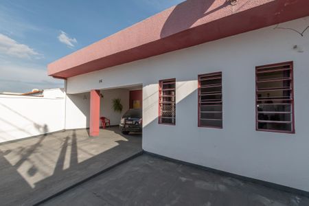 Casa à venda com 250m², 3 quartos e 4 vagas Casa à venda com 250m², 3 quartos e 4 vagasQuintal