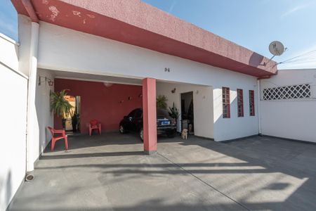 Casa à venda com 250m², 3 quartos e 4 vagas Casa à venda com 250m², 3 quartos e 4 vagasGaragem
