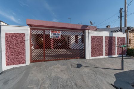Casa à venda com 250m², 3 quartos e 4 vagas Casa à venda com 250m², 3 quartos e 4 vagasFachada