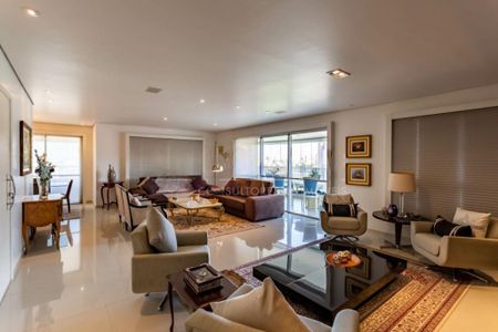 Apartamento à venda com 246m², 3 quartos e 4 vagas