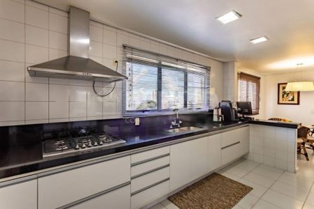 Apartamento à venda com 246m², 3 quartos e 4 vagas