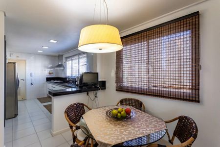 Apartamento à venda com 246m², 3 quartos e 4 vagas