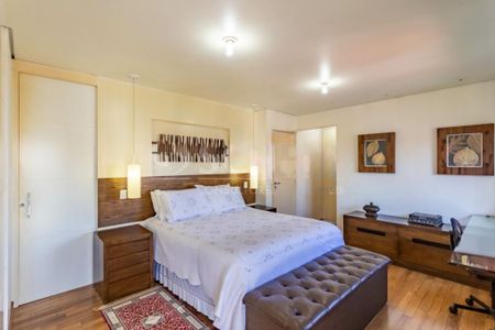 Apartamento à venda com 246m², 3 quartos e 4 vagas