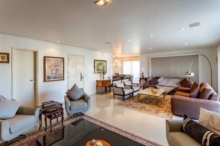 Apartamento à venda com 246m², 3 quartos e 4 vagas