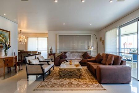 Apartamento à venda com 246m², 3 quartos e 4 vagas