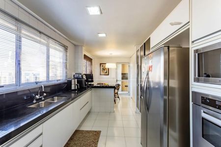 Apartamento à venda com 246m², 3 quartos e 4 vagas