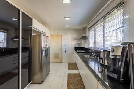 Apartamento à venda com 246m², 3 quartos e 4 vagas