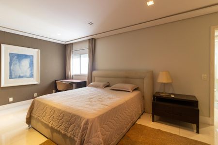 Apartamento para alugar com 197m², 3 quartos e 4 vagas Apartamento para alugar com 197m², 3 quartos e 4 vagasSuíte 2