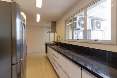 Apartamento para alugar com 197m², 3 quartos e 4 vagas Apartamento para alugar com 197m², 3 quartos e 4 vagasCozinha