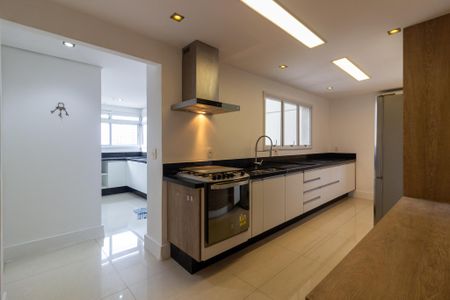 Apartamento para alugar com 197m², 3 quartos e 4 vagas Apartamento para alugar com 197m², 3 quartos e 4 vagasCozinha