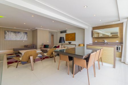 Apartamento para alugar com 197m², 3 quartos e 4 vagas Apartamento para alugar com 197m², 3 quartos e 4 vagasSala