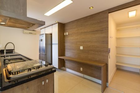 Apartamento para alugar com 197m², 3 quartos e 4 vagas Apartamento para alugar com 197m², 3 quartos e 4 vagasCozinha