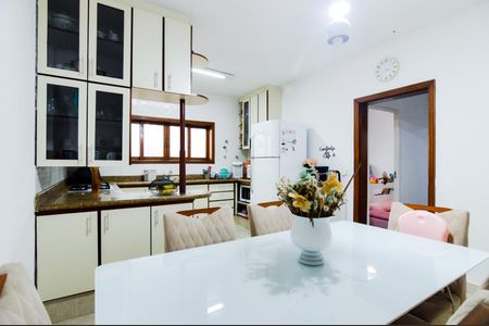Casa à venda com 340m², 6 quartos e 4 vagasCozinha
