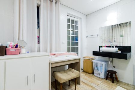 Casa à venda com 340m², 6 quartos e 4 vagasBanheiro social