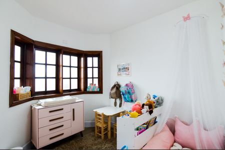 Casa à venda com 340m², 6 quartos e 4 vagasQuarto 2
