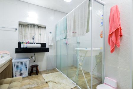 Casa à venda com 340m², 6 quartos e 4 vagasBanheiro social