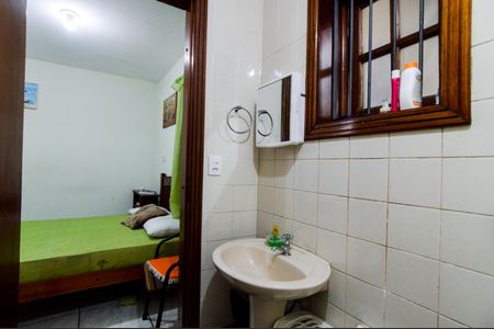 Casa à venda com 340m², 6 quartos e 4 vagasBanheiro do quarto de hóspedes 