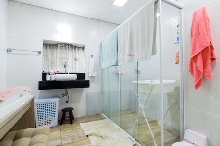 Casa à venda com 340m², 6 quartos e 4 vagasBanheiro social