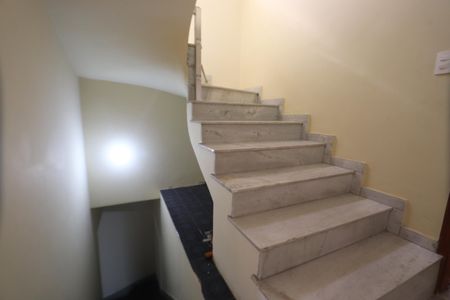 Escada de casa para alugar com 3 quartos, 230m² em Vila Prudente, São Paulo