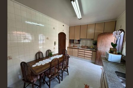 Casa à venda com 195m², 3 quartos e 2 vagas
