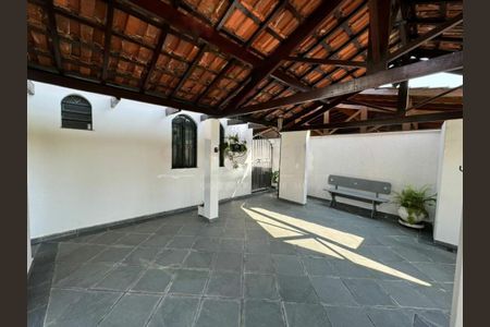Casa à venda com 195m², 3 quartos e 2 vagas