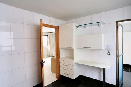 Apartamento para alugar com 107m², 3 quartos e 2 vagas Apartamento para alugar com 107m², 3 quartos e 2 vagasCozinha