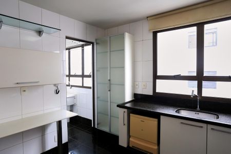 Apartamento para alugar com 107m², 3 quartos e 2 vagas Apartamento para alugar com 107m², 3 quartos e 2 vagasCozinha