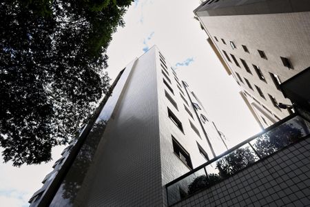 Apartamento para alugar com 107m², 3 quartos e 2 vagas Apartamento para alugar com 107m², 3 quartos e 2 vagasFachada
