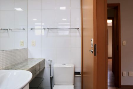 Banheiro da Suíte de apartamento para alugar com 3 quartos, 107m² em Funcionários, Belo Horizonte