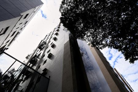 Apartamento para alugar com 107m², 3 quartos e 2 vagas Apartamento para alugar com 107m², 3 quartos e 2 vagasFachada