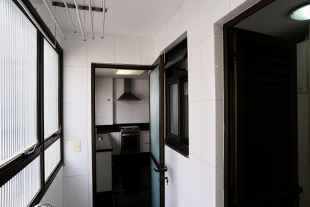 Apartamento para alugar com 107m², 3 quartos e 2 vagas Apartamento para alugar com 107m², 3 quartos e 2 vagasÁrea de Serviço