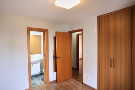 Apartamento para alugar com 107m², 3 quartos e 2 vagas Apartamento para alugar com 107m², 3 quartos e 2 vagasSuíte