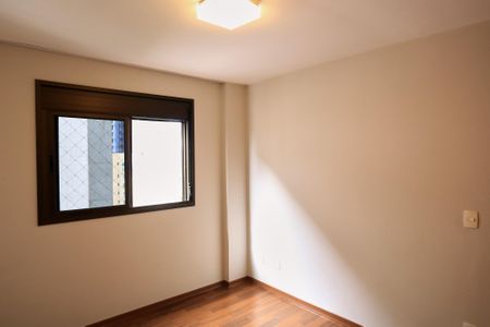 Apartamento para alugar com 107m², 3 quartos e 2 vagas Apartamento para alugar com 107m², 3 quartos e 2 vagasQuarto