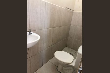 Banheiro  de apartamento para alugar com 1 quarto, 35m² em Parque Sao Miguel, São Paulo