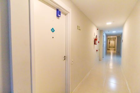 Apartamento à venda com 44m², 2 quartos e sem vaga Apartamento à venda com 44m², 2 quartos e sem vagaHall