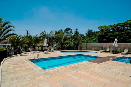 Apartamento à venda com 128m², 3 quartos e 3 vagas Apartamento à venda com 128m², 3 quartos e 3 vagasÁrea comum - Piscina