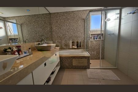 Apartamento à venda com 266m², 4 quartos e 4 vagas
